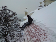 Odstranění sněhu a ledu ze střech